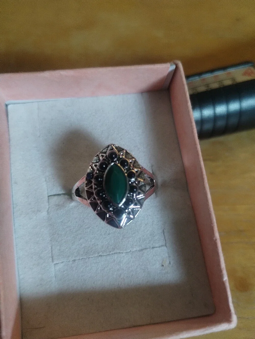 New Size 8.5 Vintage Style Green & Black Fashion Ring Silver Tone Statement